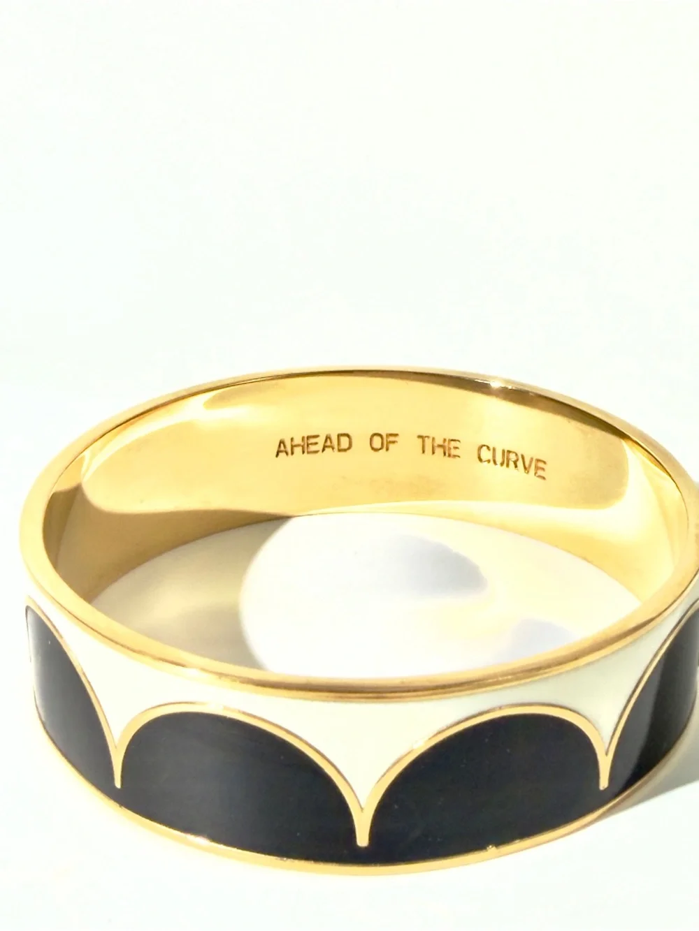 kate spade ♠️ Black White Scallop Enamel ahead of the curve bangle bracelet
